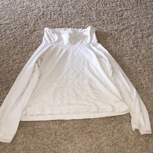A Calvin Klein sweatshirt/hoodie 👚
